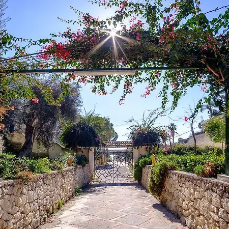 Dalle Grotte Al Mare بيت للعطل *